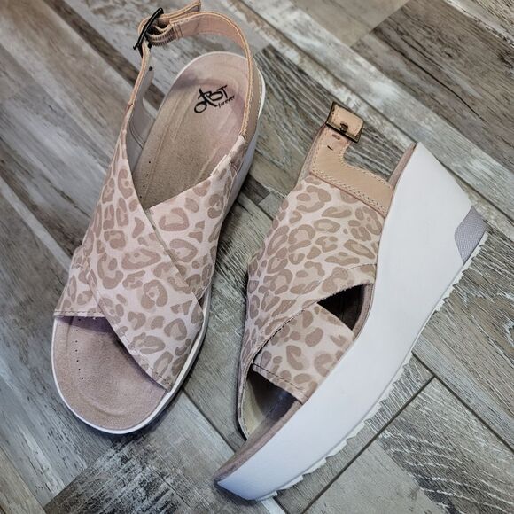 OTBT Yvonne Pebble Leopard Slingback Wedge Sandal Size 8 - Picture 1 of 9